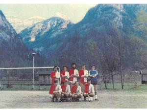 Squadra scapoli Pieve anno 1978 campo di Imer